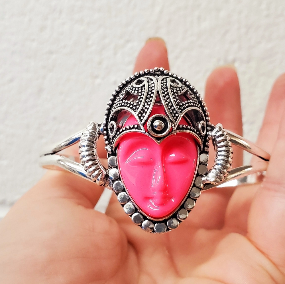 New Carved Agate Goddess Face 925 Silver Cuff Bracelet.